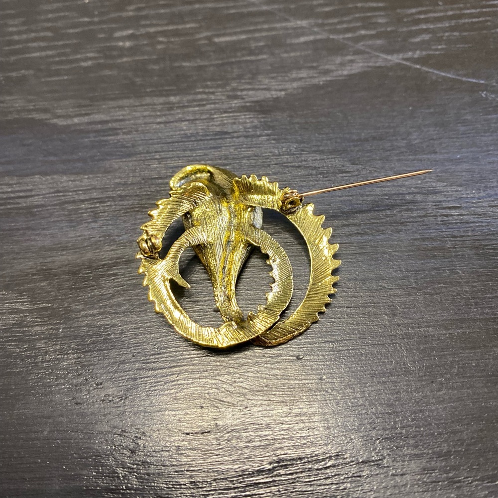 Gold snake brooch with green rhinestones - Picture 6 of 10